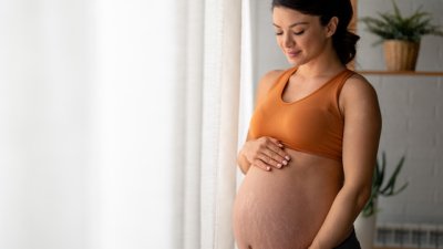 Колко голям трябва да е коремът по време на бременността 