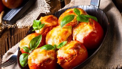 Печени пълнени домати със сирене