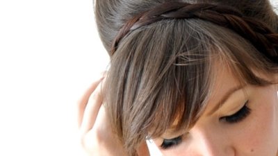 Красива прическа с плитки