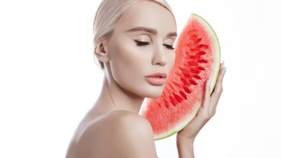 Как да използвате диня в грижата за кожата