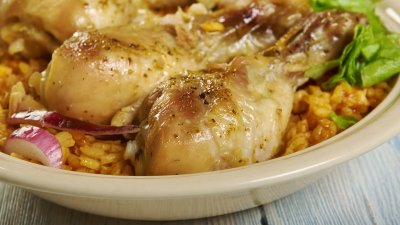 Пилешки бутчета с паприка, лимон и ориз