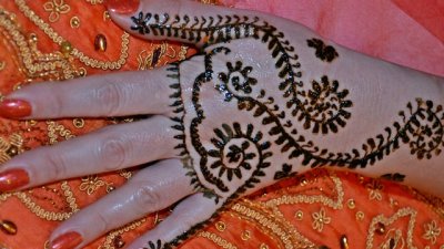 Махенди е не просто татуировка, а бродерия върху кожата
