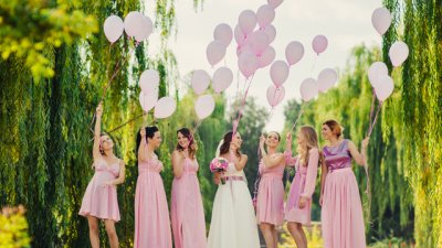 Истинската причина шаферките да носят еднакви рокли