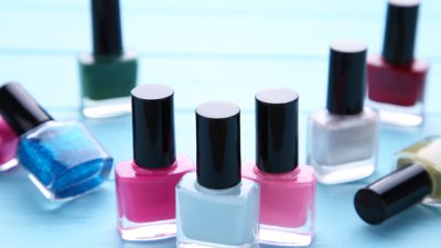 Хитри трикове за използване на лак за нокти в ежедневието