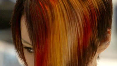 Червена или черна коса е хитът на сезона?