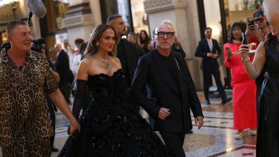 Дженифър Лопес, Памела Андерсън: Милано събра куп знаменитости на грандиозно модно шоу (+Снимки)