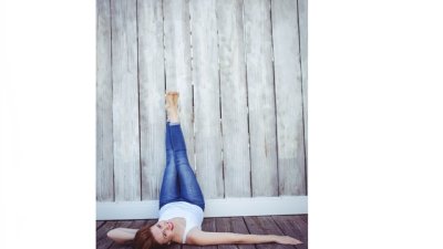 4 ползи от повдигането на краката на стената