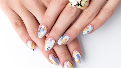 Златни акценти – хит в маникюра