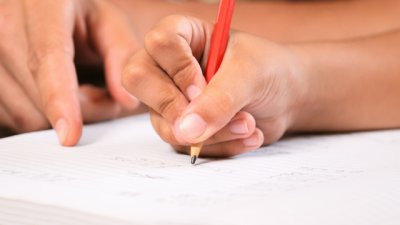 Имат ли право училищата и школите да събират лични данни на децата