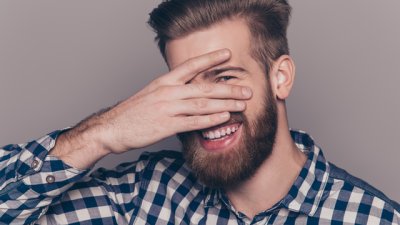 Знаци, че Той ви харесва, но е прекалено срамежлив 