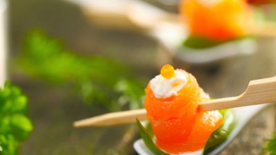 Лесни рулца с пушена сьомга