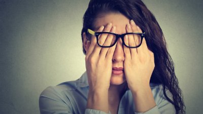 Шест начина да успокоите уморените си очи