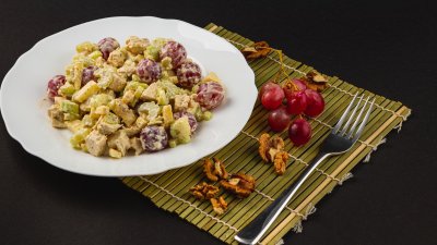 Протеинова салата с кисело мляко и грозде