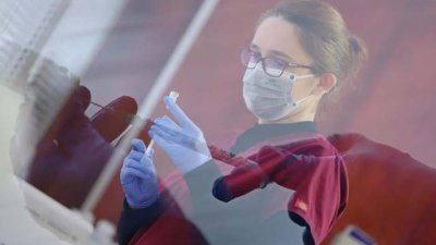 Ваксинационният център на ВМА с ново работно време