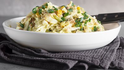 Пикантна салата с царевица