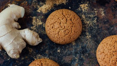 Хрупкави джинджифилови сладки