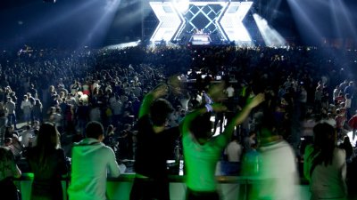 Уникално парти за 8000 души разтърси столичната зала „Арена Армеец“