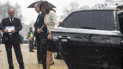 Какъв тоалет избра първата дама за клетвата на президента Румен Радев