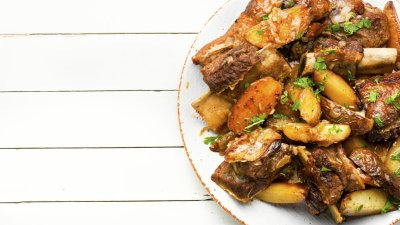 Агнешки бут с червени картофи 