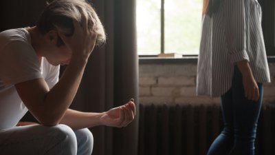 Мъжът ми ме остави заради друга, но ми изпраща смесени сигнали. Какво да правя?