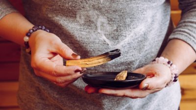 Пало санто – премахва негативната енергия и намалява стреса