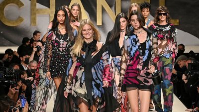 Колекцията на Chanel за пролет/лято 2022 &ndash; пеперуди, коприна и ярки цветове