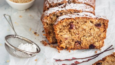 Ароматен морковен кекс със стафиди 