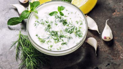 Лятна разядка със сирене и мляко