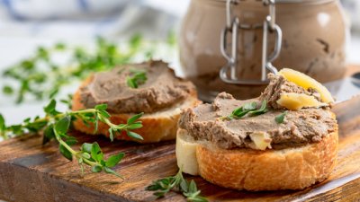 Домашен пастет с коняк, лук и сметана 