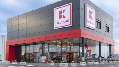 Kaufland откри 14-тия си хипермаркет в София с изложба на знакови предмети на Христо Стоичков