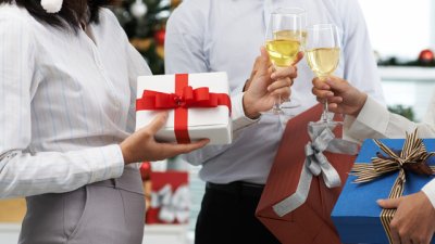 Какво да подарите на шефа за Коледа?