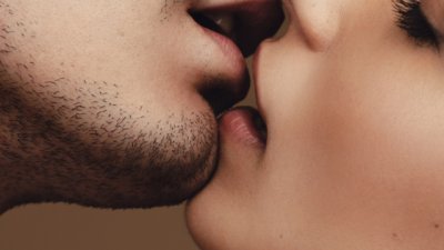 Какво означава за мъжете целувката на първа среща
