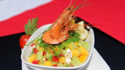 Морска салата с уакаме и манго