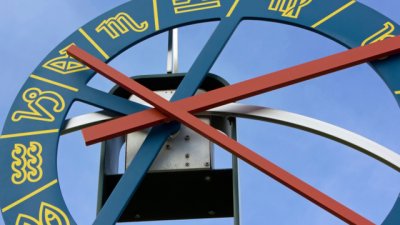 Деви, пазете се от финансови загуби