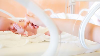 В грижа за недоносените бебета