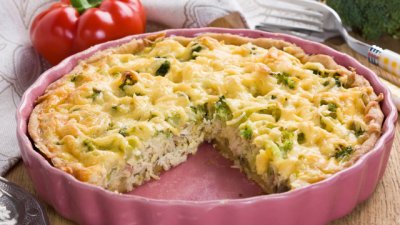 Запечено пилешко с броколи и гъби в сметанов сос