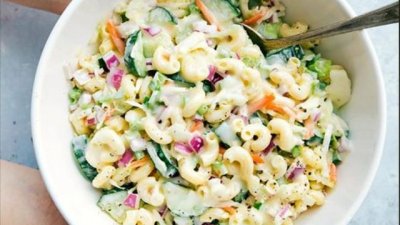 Салата с паста и зеленчуци