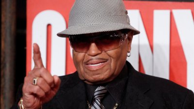 Почина бащата на Майкъл Джексън