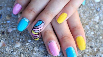 Маникюр с лятно настроение