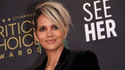 Домашната маска за лице на Хали Бери за перфектна кожа