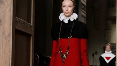 Висша мода напомняща за пиесите на Шекспир (галерия)