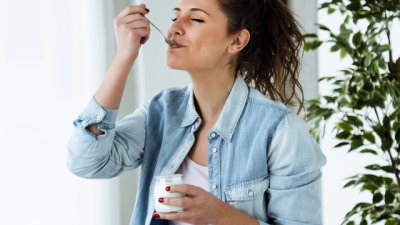 Какво се случва в тялото, ако ядете кисело мляко всеки ден?