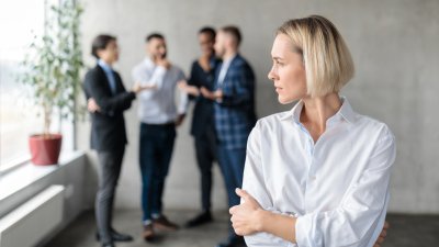 Как да стоите далеч от интриги в офиса? 4 метода, които наистина работят
