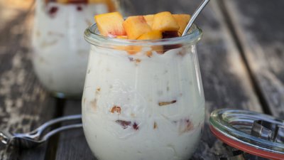 Крем с маскарпоне, праскови и ликьор