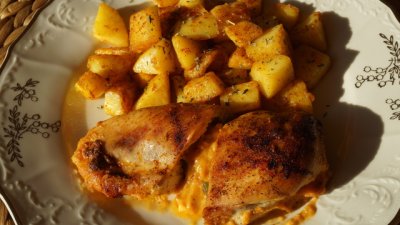 Видео рецепта: Пилешки рулца с топено сирене и розе