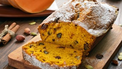 Кекс с бадеми, тиква, стафиди и канела