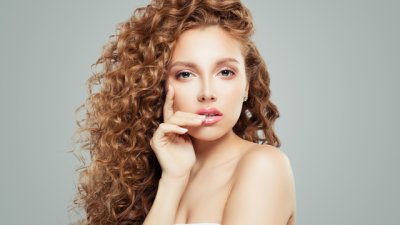 Трикове за задържане на къдриците цял ден