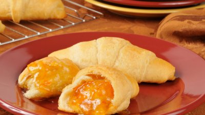 Домашни кроасани със сладко от кайсии 