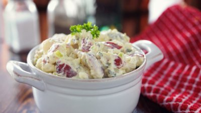 Картофена салата със сушени домати