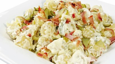 Картофена салата с печени чушки и грах